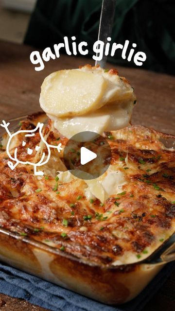 Scallop Potatoes, Cooks Kitchen, Garlic Potatoes, Potatoes Au Gratin, Scallop Recipes, Potato Sides, Garlic Clove, Scalloped Potatoes, Buzzfeed Food