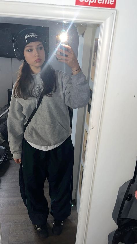 Black Adidas Joggers Outfit, Outfit Ideas Black Joggers, Cute Winter Outfits With Beanies, Black Hobo Bag Outfit, All Black Outfit White Sneakers, Fits With Superstars, Dark Grey Long Sleeve Shirt Outfit, Outfits With Black Superstar Adidas, How To Style Grey Hoodie