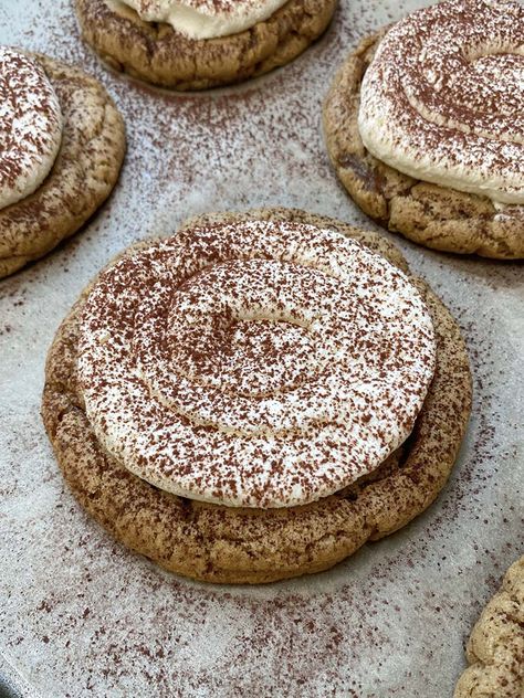 Tiramisu Dessert Ideas, Tiramisu Cookies Recipe, Gourmet Cookies Recipes, Fancy Christmas Cookies, Fancy Cookie Recipes, Ash Baber, Creative Cookie Recipes, Tiramisu Cookies, Crumble Cookie Recipe