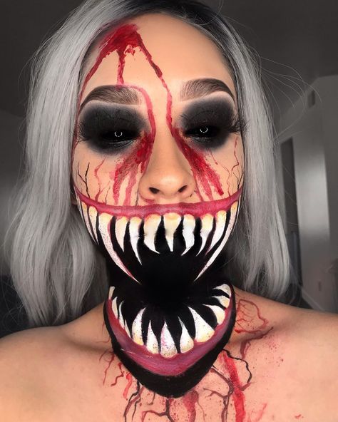 Super Scary Halloween Makeup, Demon Make Up, Super Easy Halloween Costumes, Halloween Smink, Demon Makeup, Hot Halloween, Eyeshadow Ideas, Dark Circus, Creepy Halloween Makeup