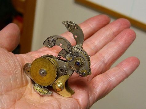 recycled-watch-parts-sculptures-vintage-antique-susan-beatrice-36 Steam Punk Art, Fantasy Objects, Steampunk Kunst, Recycled Watch, Kule Ting, Steampunk Animals, Steampunk Items, Steampunk Aesthetic, Old Watch