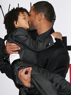 Will Smith's kiss to his son Will Smith And Family, After Earth, Willow Smith, Jaden Smith, Jada Pinkett Smith, I Love My Son, Flight Attendants, Celebrity Dads, Lion Of Judah