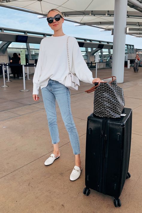 Airport Ootd Casual, Loafers Airport Outfit, Jean Airport Outfit, White Loafer Mules Outfit, Miami Airport Outfit, Airport Handbag, White Travel Outfit, Bachelorette Travel Outfit, Chic White Bag For Weekend