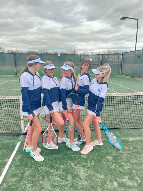 Highschool Tennis Aesthetic, Tennis Uniforms High School, Tennis Team Outfits, Tennis Motivation, Sports Aesthetics, Tennis Fits, Tennis Uniforms, Tennis Lifestyle, College Tennis