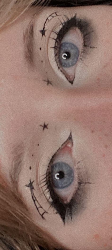 Creative Hooded Eye Makeup, Star Makeup Ideas, Star Themed Makeup, Ghost Eyeliner, Star Graphic Liner, Cute Eyeliner Looks, Alt Eye Makeup, Eyeliner Ideas Creative, Graphic Eyeliner For Hooded Eyes