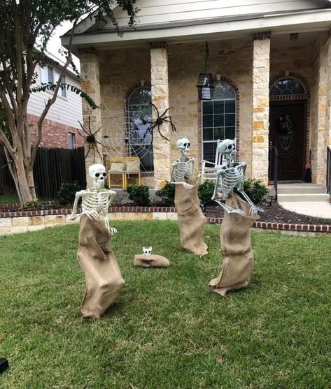 30  Funny Skeleton Front Yard Decor Ideas: The Perfect Halloween Display with Skulls and Bones 27 Halloween Decorations Outdoor Skeleton, Skeleton Outdoor Decorations, Skeleton Yard Ideas, Skeleton Decorations Outdoor Funny, Yard Skeleton Ideas, Skeleton Ideas For Halloween, Halloween Skeletons Yard Funny, Skeleton Yard Display, Front Yard Decor Ideas