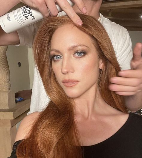 Make Up For Strawberry Blondes Makeup, Wedding Makeup For Redheads, Red Head Makeup Looks, Makeup Looks For Redheads, Ginger Makeup, Wedding Makeup Redhead, Redhead Bride, People With Red Hair, Red Hairstyle