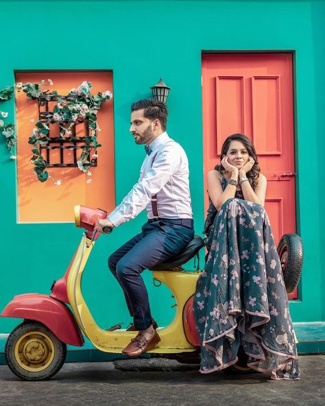 Retro Couple Photoshoot, Vintage Couple Pictures, Indoor Shoot, Pre Wedding Photoshoot Props, Wedding Content, Pre Wedding Videos, Pre Wedding Photoshoot Outfit, Wedding Photoshoot Props, Pre Wedding Shoot Ideas