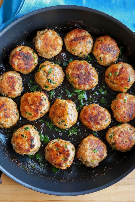 Easy Cottage Cheese Turkey Meatballs Ground Turkey And Cottage Cheese, Cottage Cheese Meatballs, Cheese Meatballs, Chicken Cottage, Spinach Meatballs, Protein Cottage Cheese, Cheese Turkey, Cheese Stuffed Meatballs, Chicken Balls