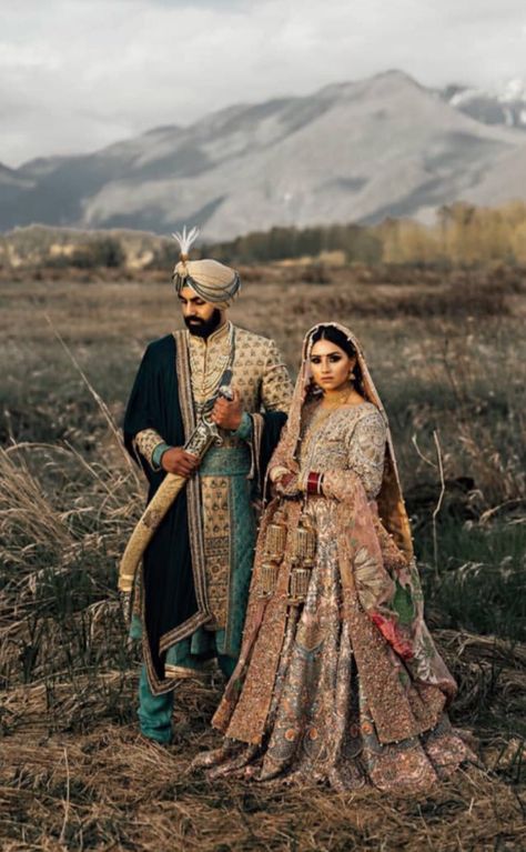 Shaadi Photography, Mona Singh, Punjabi Weddings, Punjabi Dresses, Punjabi Wedding Couple, Wedding Fits, Anand Karaj, Sikh Bride, Black Lehenga