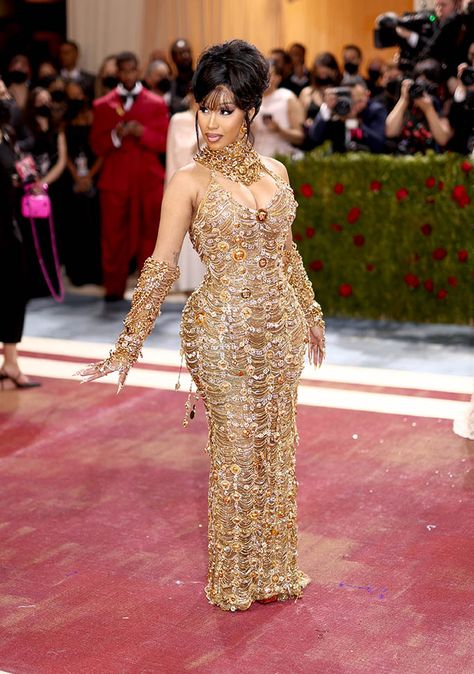 Cardi B Met Gala, Paris Fashion Week Outfits, Rose Gold Gown, Black Lace Gown, Met Gala Outfits, Met Gala Dresses, Versace Style, Gala Outfit, Met Gala Red Carpet