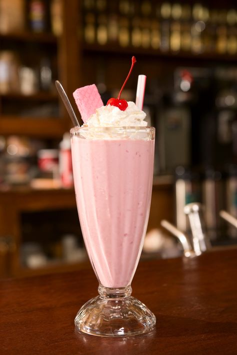 Thick Milkshake, Candy Milkshake, Brownie Milkshake, Milkshake Oreo, Healthy Milkshake Recipes, Malt Recipe, Malt Milkshake, Oreo Milkshake, Strawberry Drinks