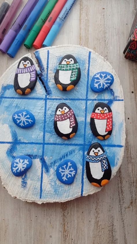 Christmas Rock, Christmas Painting, Painted Rocks Diy, Navidad Diy, Paint Rock, Rock Painting Designs, Stone Crafts, Rock Painting Art, Tic Tac Toe