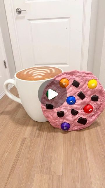 Waverly on Instagram: "Wanted to post this updated #giantcookie #tutorial when I made a pink M&M ombré cookie for @vintageshowpony . Ended up being one of my fave #cookie color combinations! #diy #giantprop #cookiewall #mandmcookies #pinkcookies #candyland" Christmas Candy Land Theme Classroom, Diy Donut Ornaments, Candyland Christmas Decor Ideas, Ginger Cookies Decoration, Diy Christmas Candy Land Decorations, Gingerbread House Candy List, Fake Gumdrops Diy, Faux Cookies Diy, Pink Diy Christmas Decor