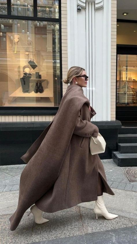 Chic Winter Coat, Brown Winter Coat, Long Overcoat, Mode Abaya, Winter Chic, Women Overcoat, Elegante Casual, Wool Blend Coat, Mode Inspo