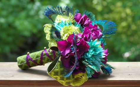 Peacock+Feather+Bouquet++lime+green+teal+by+jcmartanddesign,+$90.00 Peacock Wedding Flowers, Peacock Wedding Bouquet, Feather Bouquet, Bridal Party Accessories, Peacock Wedding Theme, Peacock Theme, Prom Flowers, Feather Wedding, Peacock Wedding