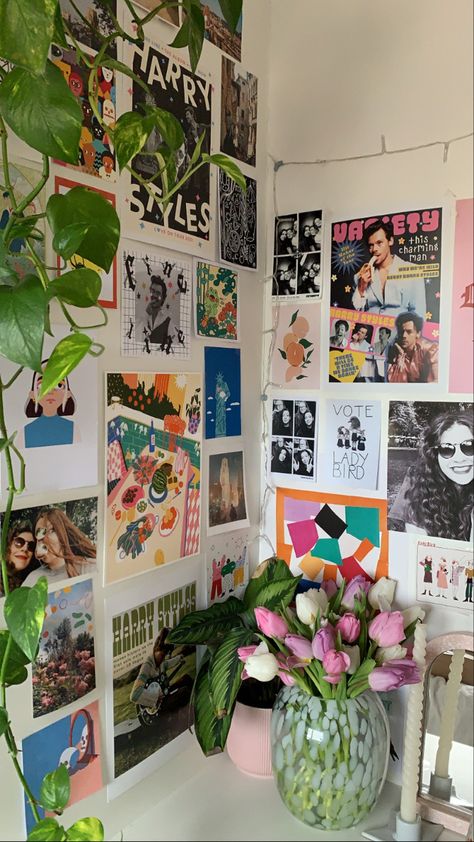 Subtle Harry Styles Room Decor, Harry Styles Aesthetic Bedroom, Harry Styles Room Decor Aesthetic, Harry Styles Bedroom, Coastal Granddaughter Room, Girl Self Care, Vibey Room, Pink Pilates Princess, Crystal Room