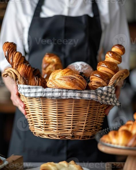 Plates Display, Pastry Basket, Cake Photography, Baking And Pastry, Wicker Basket, Wicker Baskets, Food Animals, Close Up, Pastry