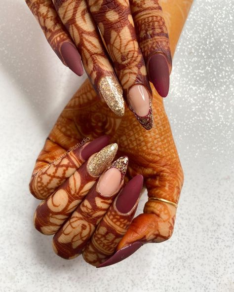 Bridal Nails With Henna, Nail Art For Bride Perfect Wedding, Karwachauth Nail Ideas, Karwa Chauth Nails Design, Maroon Bridal Nails, Indian Bridal Nails Designs Brides, Nail Art Wedding Elegant Red, Wedding Nail Art Design For Bride, Bridal Nail Art Designs Wedding Day