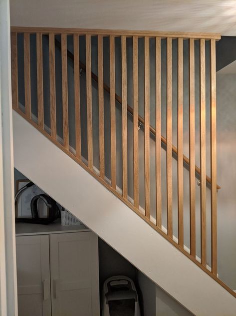 Stair Banister, Stairs Design Interior, Oak Stairs, Staircase Wall, Stairway Design, Hallway Designs, Stair Case, Home Stairs Design, Wooden Stairs