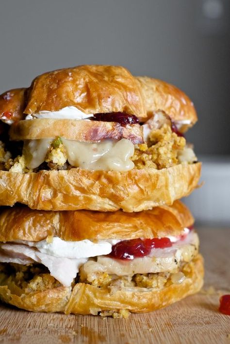 Thanksgiving Leftovers Sandwich, Leftover Thanksgiving Sandwich, Thanksgiving Sandwich, Jul Mad, Roast Beef Sandwich, Holiday Leftovers, Thanksgiving Leftover Recipes, Turkey Sandwich, Sandwich Bar