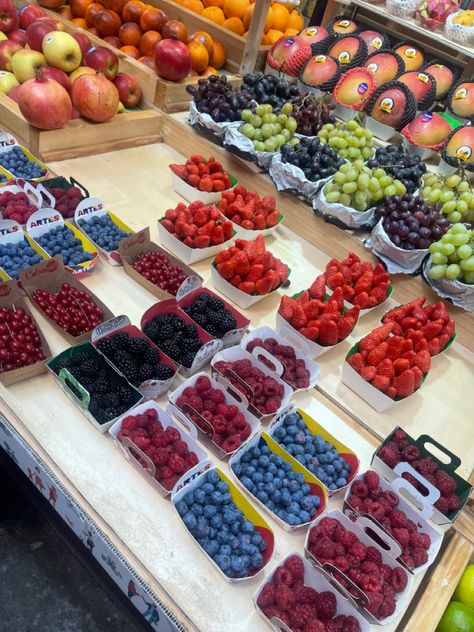 Paris Markets, Fruit Market, France Photography, Food Market, United Nations, Street Food, Paris France, A Food, Farmer