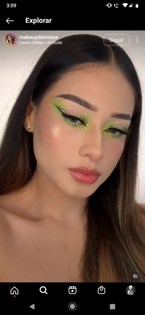 . Simple Color Makeup Looks, Glam Makeup Looks Colorful, Like Green Makeup Looks, Aesthetic Green Makeup Looks, Light Green Outfit Makeup Look, Lime Makeup Look, Ferxxo Makeup Ideas, Green Concert Makeup, Black And Green Makeup Looks