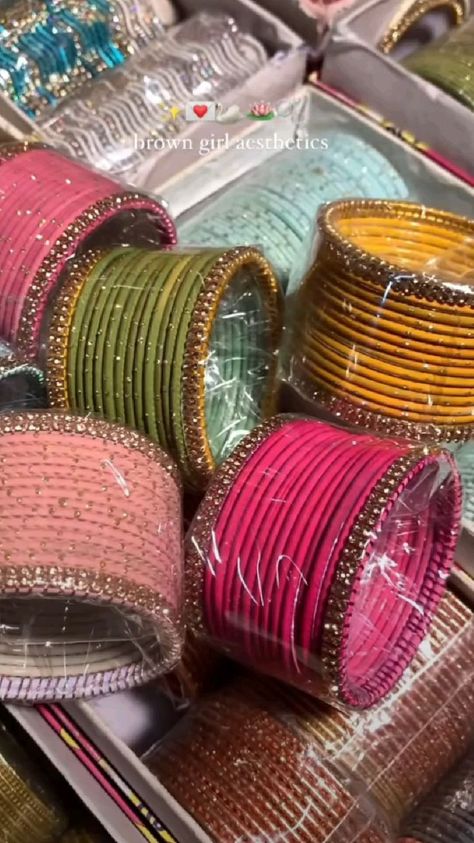 Chudiyan Bangles, Trendy Trucker Hats, Fancy Bangles, Bracelets Sets, Thread Bangles Design, Pretty Jewelry Necklaces, Bracelet Sets, Bracelets Bangle, Casual Indian Fashion