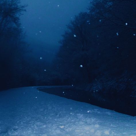 Blue Icy Aesthetic, Navy Blue Winter Aesthetic, Soft Dark Blue Aesthetic, Snow Blue Aesthetic, Dark Blue Christmas Aesthetic, Blue Hour Winter, Blue Winter Aesthetic, Did System, Snow Night