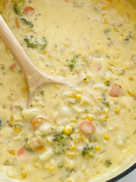 Vegetable Chowder, Potato Corn Chowder, Chowder Soup, Homemade Soup Recipe, Cheesy Casserole, Celery Soup, Meatless Dinner, Delicious Soup Recipes, Soup Dinner