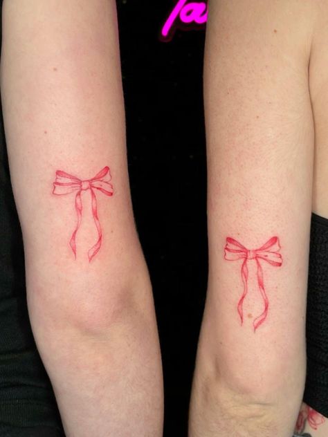 Bow Tattoo Thigh, Pink Bow Tattoos, Locket Tattoos, Partner Tattoos, Bows Coquette, Bestie Tattoo, Pink Tattoo, Tattoo Aesthetic, Bow Tattoo