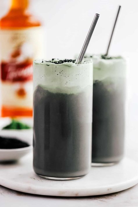 Black Sesame Milk with Matcha Whipped Cream Black Sesame Milk, Matcha Whipped Cream, Sesame Milk, Egg Yolk Recipes, Mixology Recipes, Matcha Dessert, Matcha Milk, Matcha Drink, Vegan Drinks