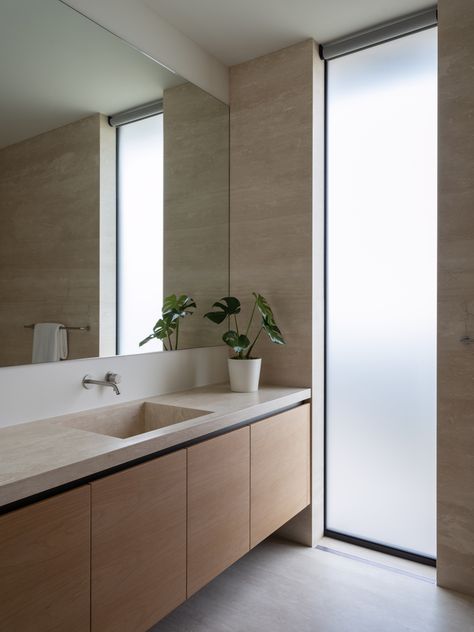 Small Toilet Room With Window, Modern Bathroom Window, Modern Mansion House, Frameless Mirror Bathroom, Toilet Window, Open Courtyard, Zen Bathroom Decor, Travertine Bathroom, Wc Design