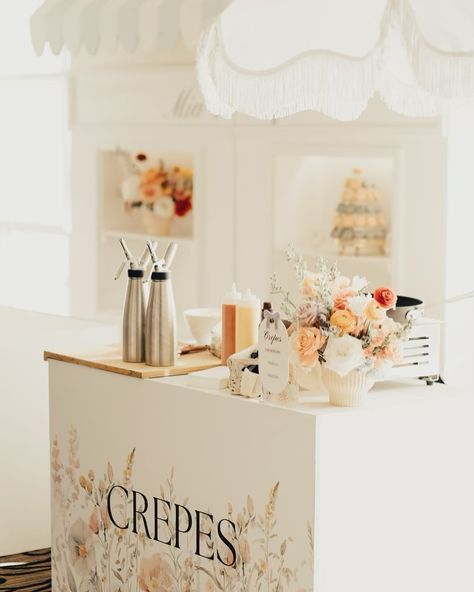 A space filled with magic✨🌸 Design + Styling: @solizaevents Venue: @canyongateccevents Photographer: @haleyannphotography Videographer:@thevideochef.lv Floral: @mylofleurflorallv Cake: @cakedlasvegas Cookies: @cakewithasideofcookies Macaroons: @macaronsbynora roons Boba:@teamaisonlasvegas Crepes: @irresistibleevents Dulcería: @peaches_minipancakes Musician: @thecelloguy DJ: @djmikelv Mariachi: @mariachisoldelasvegas Photobooth: @goldenphotoboothlv Acrylic Signage: @cocoa_and_confetti Custom ... Crepe Station Wedding, Wedding Dessert Stand, Crepe Station, Stage Platform, Dior Perfume Bottle, Cider Bar, Quinceañera Ideas, Crystal Centerpieces, Quinceanera Decorations