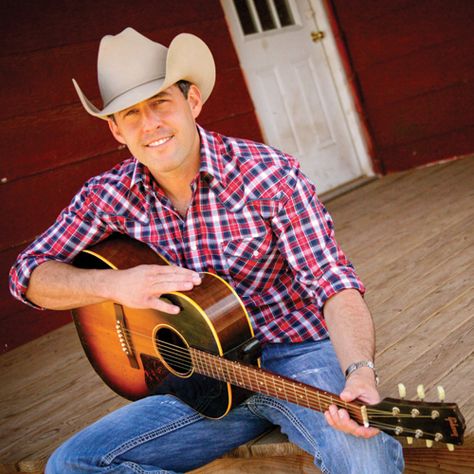 The Underdog | Aaron Watson made it to the top on his own terms. Good Playlists, Aaron Watson, Texas Country Music, Male Country Singers, Country Jeans, Houston Rodeo, Texas Country, The Underdogs, Country Music Artists