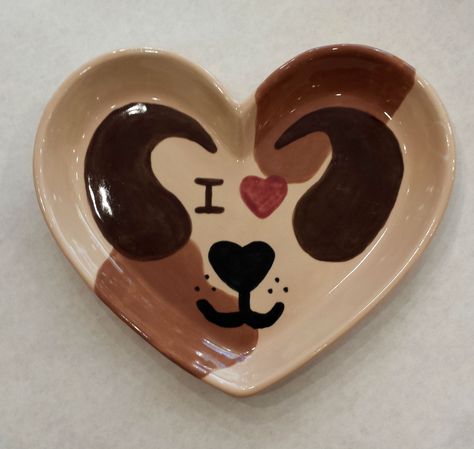 Dog Bowl Design Ideas Paint, Dog Plate Ceramic, Dog Bowl Pottery Painting, Clay Dog Bowl, Painted Dog Bowl, Ceramics Portfolio, Dog Pottery, Clay Dog, Diy Pottery Painting