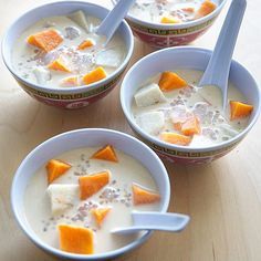 Bubur Cha Cha! Refreshing #Malaysian #Nyonya #dessert Bubur Cha Cha, Malaysian Dessert, Kulfi Recipe, Malaysian Cuisine, Chinese Dessert, Coconut Soup, Palm Sugar, Malaysian Food, Small Snacks