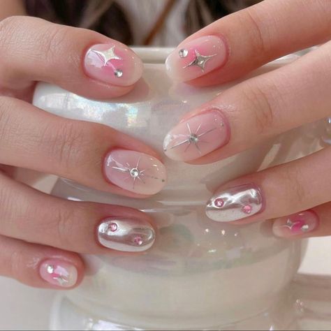 Korean Style Nails Art, Drake Motivation, High Fashion Red Carpet, Model Pilates, Halloween Runway, Model Y2k, Fairy Halloween Makeup, Nail Art Gel Nails, Art Gel Nails