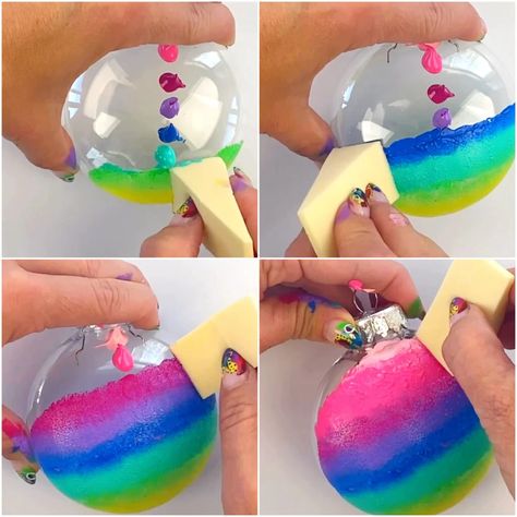 DIY Ombre Christmas Tree Ornaments Ombre Christmas Tree, Light Bulb Ornaments, Water Marbling, Diy Ombre, Diy Christmas Tree Ornaments, Diy Water, Glitter Ornaments, Easy Christmas Crafts, Create Diy