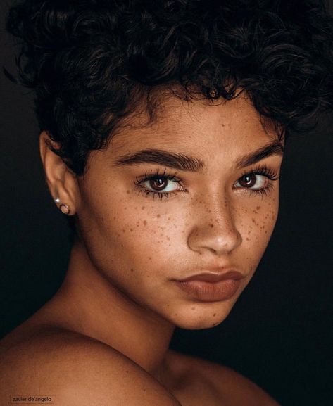 Aiyana Lewis, Women With Freckles, Face Drawing Reference, Natural Brows, Nude Makeup, Anais Nin, 인물 드로잉, Poses References, Portrait Inspiration