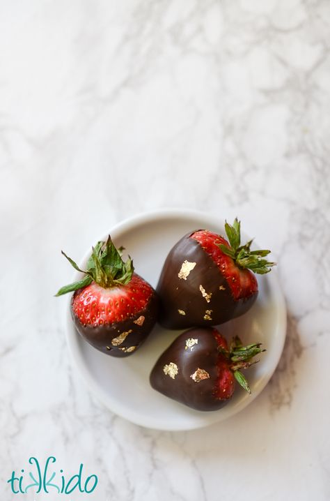 Add some REAL gold leaf to chocolate covered strawberries for a quick, easy, delicious, and elegant dessert. Chocolate Covered Strawberry Recipe, Blackberry Syrup, Edible Gold Leaf, Best Chocolate Desserts, Bride Shower, Chocolate Dipped Strawberries, Elegant Desserts, Strawberry Dip, Valentine's Day Recipes