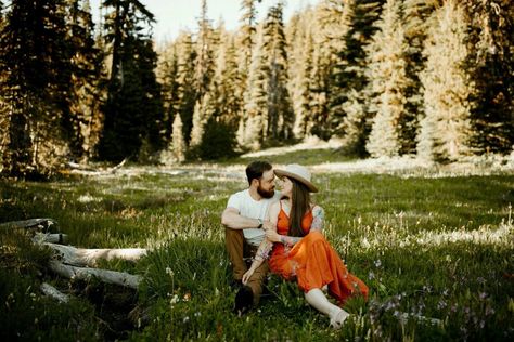 Bend Oregon Wedding, Oregon Elopement Photography, Natural Bridges Oregon Elopement, Oregon Couples Photography, Oregon Coast Couples Photography, Painted Hills, Rainbow Mountain, State Of Oregon, Green Lake