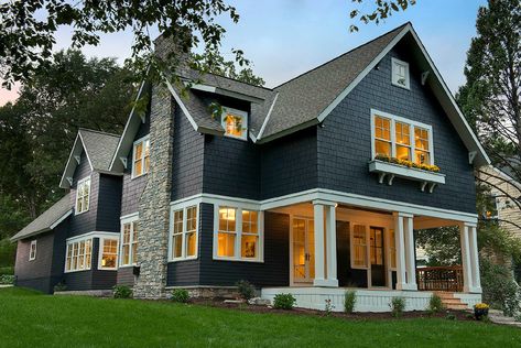 Modern Craftsman Navy Blue Houses, Dark Blue Houses, Transitional Exterior, Farmhouse Exterior Design, Rustic House Plans, Craftsman Exterior, Cottage Exterior, Casa Exterior, Craftsmen Homes