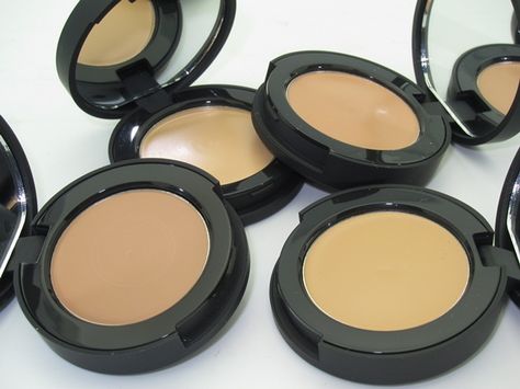 Bare Minerals Correcting Concealer....need to try these for concealing and contouring - next on my list! Bare Minerals Concealer, Correcting Concealer, Best Concealer, Eye Creams, A Muse, Bare Minerals, Cream Concealer, Hair Skin Nails, Makeup Obsession