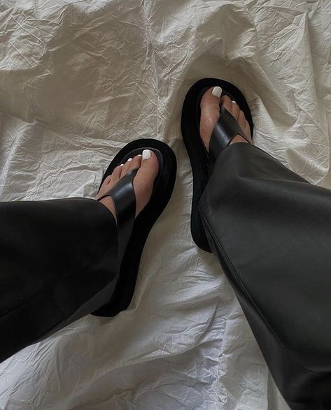 Party Outfit Casual, Theme Clothes, Flip Flops Platform, Fashion Amazon Finds, Summer Outfit Beach, Fashion Souls, Women Slippers Fashion, 200 Followers, Shoes Heels Classy