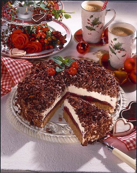 Law Carb, Gingerbread Recipe, Gingerbread Cake, Cherry Recipes, Pumpkin Spice Cupcakes, Christmas Cocktails Recipes, Easy Baking Recipes, Food Magazine, Fall Desserts