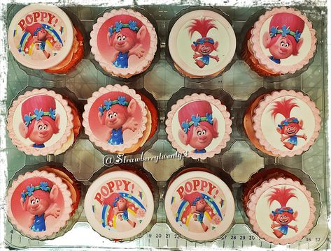 Poppy the Troll themed strawberry cupcakes! Gourmet Chocolate Covered Strawberries, Strawberries Chocolate Covered, Infused Treats, Popcorn Candy, Strawberries Chocolate, Gourmet Apples, Trolls Birthday Party, Rice Krispies Treats, Krispies Treats