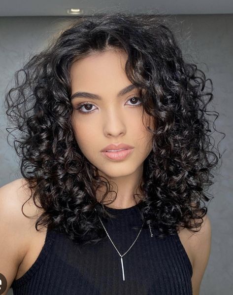 Medium Curly Haircuts With Layers, Curly Hairstyles 2023, Kręcony Bob, Hairstyles Latina, Curly Updos, Curly Cut, Latina Hair, Shoulder Length Curly Hair, Medium Length Curly Hair