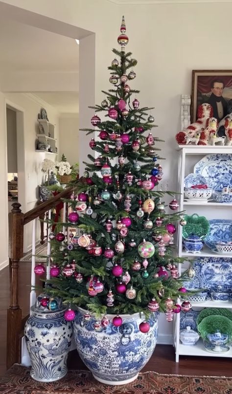 The Most Stunning Shiny Brite Christmas Trees - Kelly Elko Shiny Brite Christmas, Chinoiserie Christmas, 12 December, Christmas Inspo, Holiday Christmas Tree, Shiny Brite, My Office, Wrapping Ideas, Merry Little Christmas