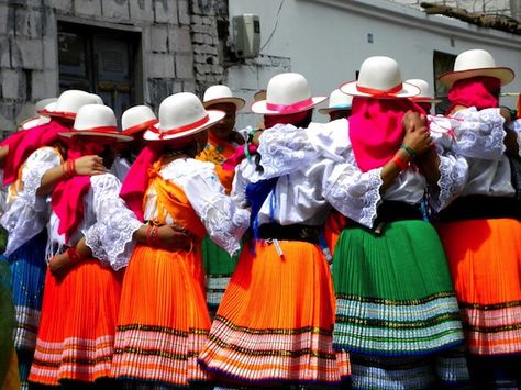 Traditional Quechan dress Ecuador Culture, Folk Dress, Folk Dresses, Beautiful Places On Earth, American Clothing, Insta Stories, Traditional Dresses, Ecuador, American Apparel